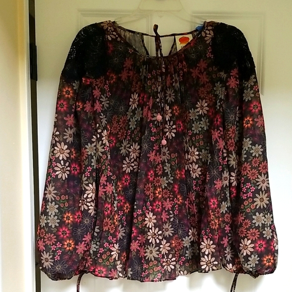 Farm Rio Long-Sleeved Pleated Blouse - Picture 3 of 13